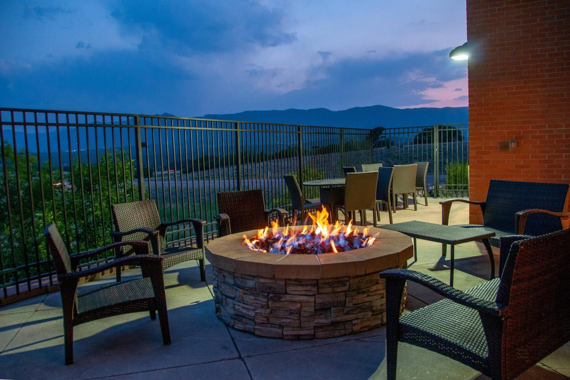 Fairfield Inn And Suites By Marriott Colorado Springs North Air Force Academy Gleneagle Extérieur photo